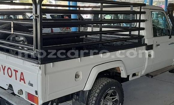 Comprar Usado Toyota Land Cruiser Bege Carro em Maputo em Maputo Comprar Usado Toyota Land Cruiser Bege Carro em Maputo em Maputo