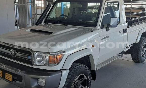 Comprar Usado Toyota Land Cruiser Bege Carro em Maputo em Maputo Comprar Usado Toyota Land Cruiser Bege Carro em Maputo em Maputo