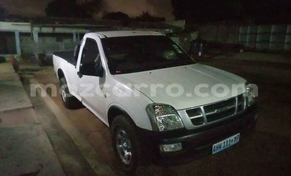 Tenga Tsaru Isuzu KB Chena Mota in Maputo in Maputo