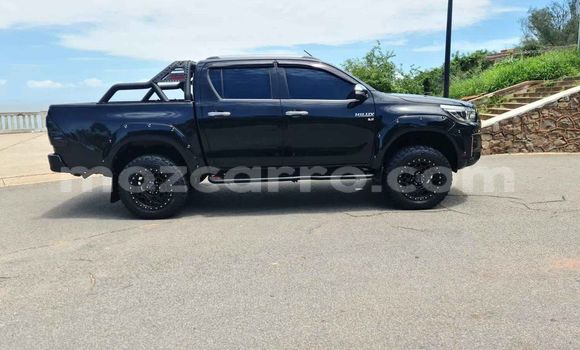 Comprar Usado Toyota Hilux Preto Carro em Maputo em Maputo