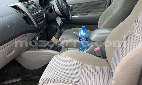 Buy Used Toyota Hilux White Car in Maputo in Maputo Buy Used Toyota Hilux White Car in Maputo in Maputo