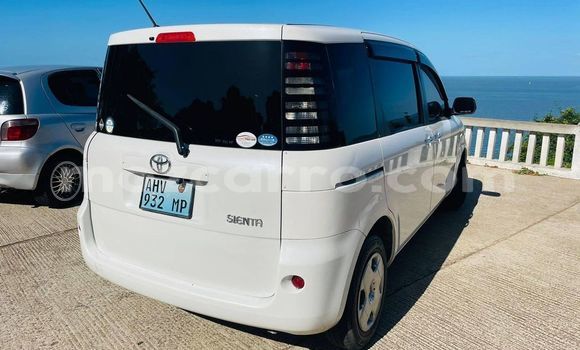 Buy Used Toyota Sienta White Car in Maputo in Maputo Buy Used Toyota Sienta White Car in Maputo in Maputo
