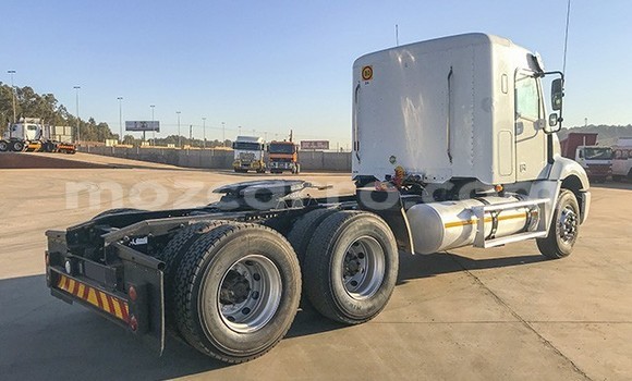 Comprar Usado Caterpillar 120 Branco Caminhão em Maputo em Maputo Comprar Usado Caterpillar 120 Branco Caminhão em Maputo em Maputo