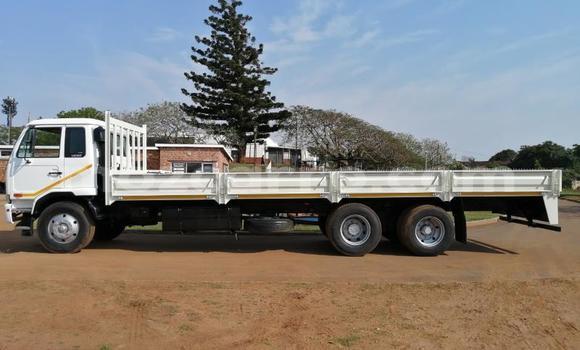 Nunua Ilio tumika Nissan UD Nyeupe Lori ndani ya Maputo nchini Maputo Nunua Ilio tumika Nissan UD Nyeupe Lori ndani ya Maputo nchini Maputo