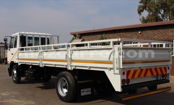 Comprar Usado Nissan UD Branco Caminhão em Maputo em Maputo Comprar Usado Nissan UD Branco Caminhão em Maputo em Maputo