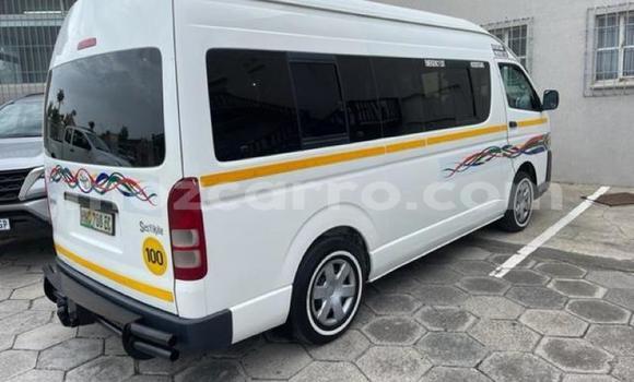 Comprar Usado Toyota Hiace Branco Carro em Maputo em Maputo Comprar Usado Toyota Hiace Branco Carro em Maputo em Maputo