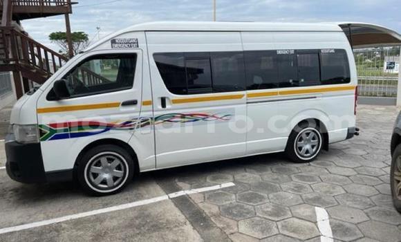 Comprar Usado Toyota Hiace Branco Carro em Maputo em Maputo Comprar Usado Toyota Hiace Branco Carro em Maputo em Maputo