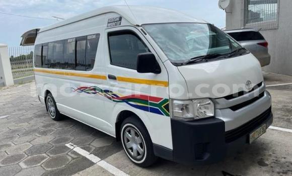 Comprar Usado Toyota Hiace Branco Carro em Maputo em Maputo Comprar Usado Toyota Hiace Branco Carro em Maputo em Maputo