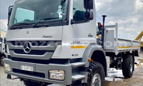 Tenga Tsaru Mercedes‒Benz Truck Chena Rori in Maputo in Maputo Tenga Tsaru Mercedes‒Benz Truck Chena Rori in Maputo in Maputo