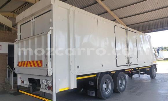 Comprar Usado Hino 300 Series Branco Caminhão em Maputo em Maputo Comprar Usado Hino 300 Series Branco Caminhão em Maputo em Maputo