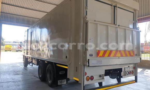 Comprar Usado Hino 300 Series Branco Caminhão em Maputo em Maputo Comprar Usado Hino 300 Series Branco Caminhão em Maputo em Maputo
