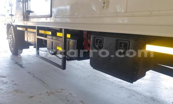 Comprar Usado Hino 300 Series Branco Caminhão em Maputo em Maputo Comprar Usado Hino 300 Series Branco Caminhão em Maputo em Maputo