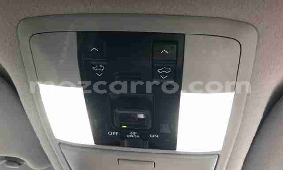 Buy Used Toyota Land Cruiser Prado White Car in Inhambane in Inhambane Buy Used Toyota Land Cruiser Prado White Car in Inhambane in Inhambane