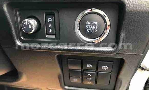 Buy Used Toyota Land Cruiser Prado White Car in Inhambane in Inhambane Buy Used Toyota Land Cruiser Prado White Car in Inhambane in Inhambane