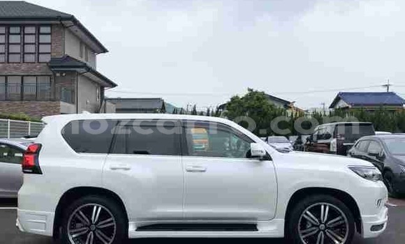 Buy Used Toyota Land Cruiser Prado White Car in Inhambane in Inhambane Buy Used Toyota Land Cruiser Prado White Car in Inhambane in Inhambane