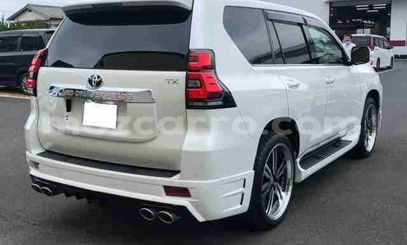 Buy Used Toyota Land Cruiser Prado White Car in Inhambane in Inhambane Buy Used Toyota Land Cruiser Prado White Car in Inhambane in Inhambane