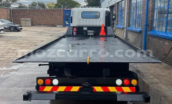 Comprar Usado Isuzu FTR 850 Branco Caminhão em Beira em Sofala Comprar Usado Isuzu FTR 850 Branco Caminhão em Beira em Sofala