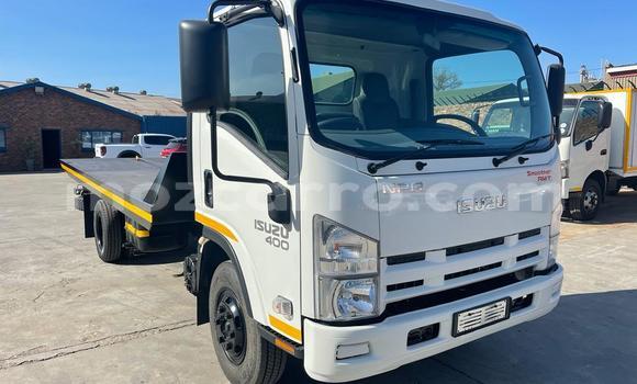 Comprar Usado Isuzu FTR 850 Branco Caminhão em Beira em Sofala Comprar Usado Isuzu FTR 850 Branco Caminhão em Beira em Sofala