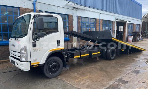 Comprar Usado Isuzu FTR 850 Branco Caminhão em Beira em Sofala Comprar Usado Isuzu FTR 850 Branco Caminhão em Beira em Sofala