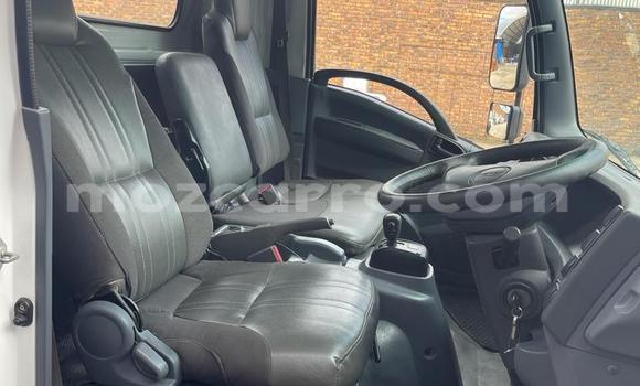 Comprar Usado Isuzu FTR 850 Branco Caminhão em Beira em Sofala Comprar Usado Isuzu FTR 850 Branco Caminhão em Beira em Sofala