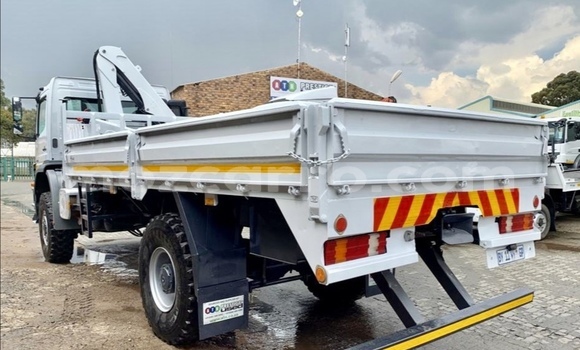 Tenga Tsaru Mercedes‒Benz Truck Chena Rori in Maputo in Maputo Tenga Tsaru Mercedes‒Benz Truck Chena Rori in Maputo in Maputo