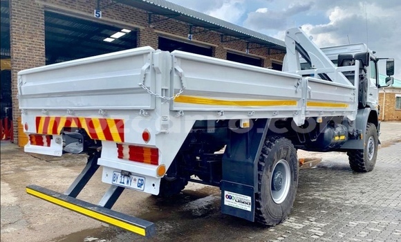 Tenga Tsaru Mercedes‒Benz Truck Chena Rori in Maputo in Maputo Tenga Tsaru Mercedes‒Benz Truck Chena Rori in Maputo in Maputo