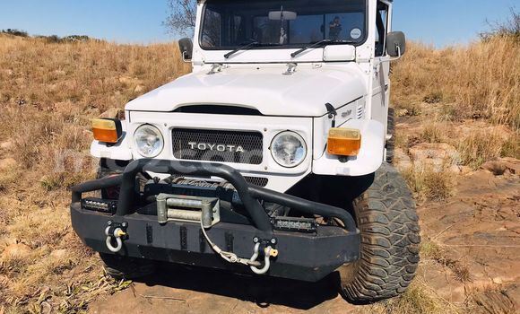 Comprar Usado Toyota Land Cruiser Branco Carro em Beira em Sofala Comprar Usado Toyota Land Cruiser Branco Carro em Beira em Sofala