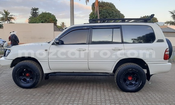 Buy Used Toyota Land Cruiser White Car in Maputo in Maputo