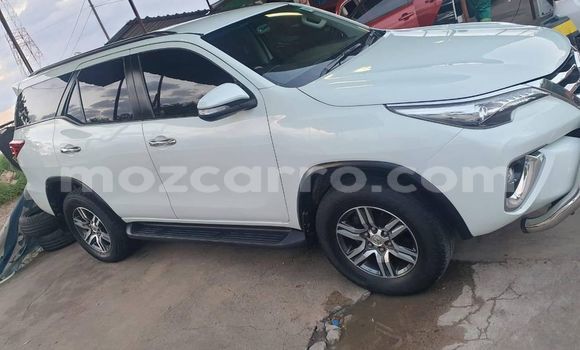 Comprar Usado Toyota Fortuner Branco Carro em Maputo em Maputo