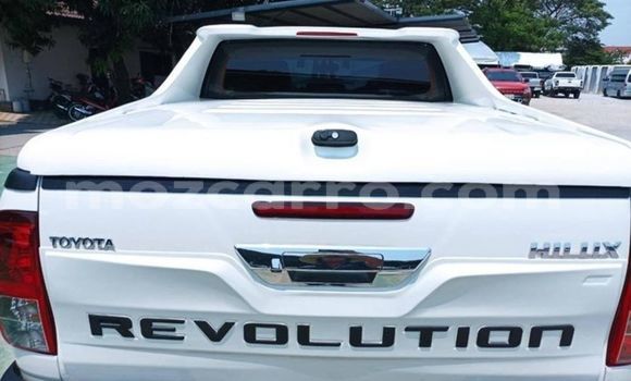 Comprar Usado Toyota Hiluxe Revo Branco Carro em Maputo em Maputo Comprar Usado Toyota Hiluxe Revo Branco Carro em Maputo em Maputo