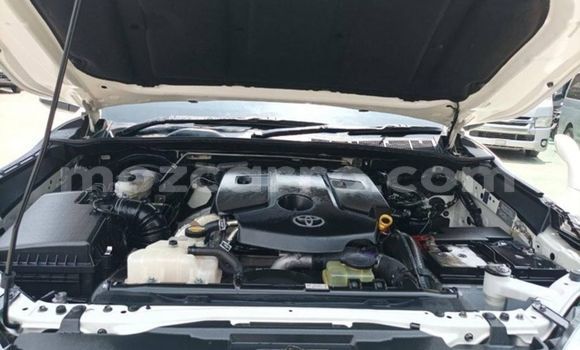 Comprar Usado Toyota Hiluxe Revo Branco Carro em Maputo em Maputo Comprar Usado Toyota Hiluxe Revo Branco Carro em Maputo em Maputo
