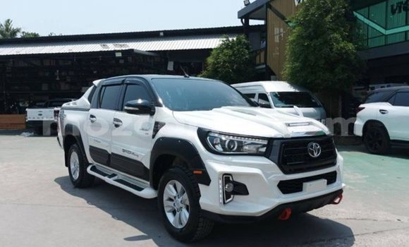 Comprar Usado Toyota Hiluxe Revo Branco Carro em Maputo em Maputo Comprar Usado Toyota Hiluxe Revo Branco Carro em Maputo em Maputo