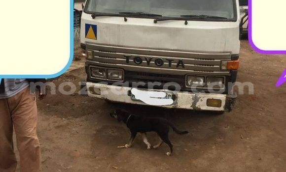 Comprar Usado Toyota Dyna Branco Carro em Maputo em Maputo