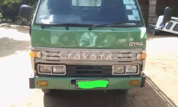 Comprar Usado Toyota Dyna Verde Carro em Maputo em Maputo