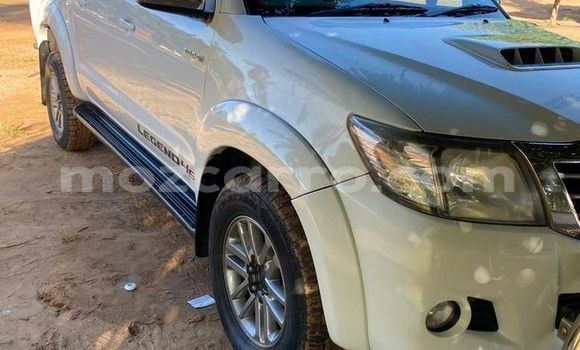 Buy Used Toyota Hilux White Car in Maputo in Maputo