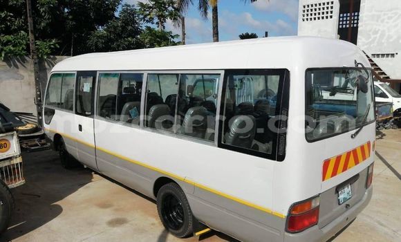 Comprar Usado Toyota Coaster Bege Carro em Maputo em Maputo Comprar Usado Toyota Coaster Bege Carro em Maputo em Maputo