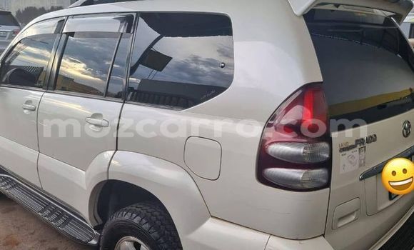 Nunua Ilio tumika Toyota Land Cruiser Prado Nyeupe Gari ndani ya Maputo nchini Maputo