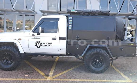 Comprar Usado Toyota Land Cruiser Branco Carro em Maputo em Maputo Comprar Usado Toyota Land Cruiser Branco Carro em Maputo em Maputo