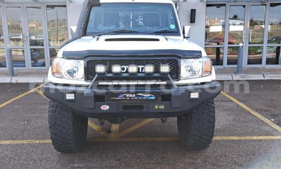 Comprar Usado Toyota Land Cruiser Branco Carro em Maputo em Maputo Comprar Usado Toyota Land Cruiser Branco Carro em Maputo em Maputo