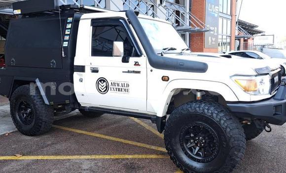 Comprar Usado Toyota Land Cruiser Branco Carro em Maputo em Maputo Comprar Usado Toyota Land Cruiser Branco Carro em Maputo em Maputo