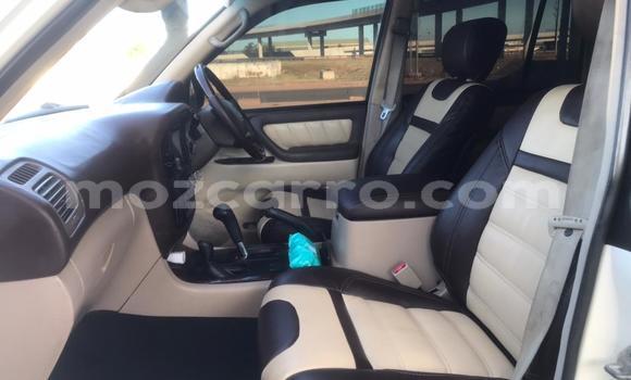 Nunua Ilio tumika Toyota Land Cruiser Nyeupe Gari ndani ya Maputo nchini Maputo Nunua Ilio tumika Toyota Land Cruiser Nyeupe Gari ndani ya Maputo nchini Maputo