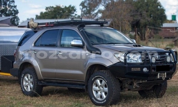 Nunua Ilio tumika Toyota Fortuner Fedha Gari ndani ya Maputo nchini Maputo