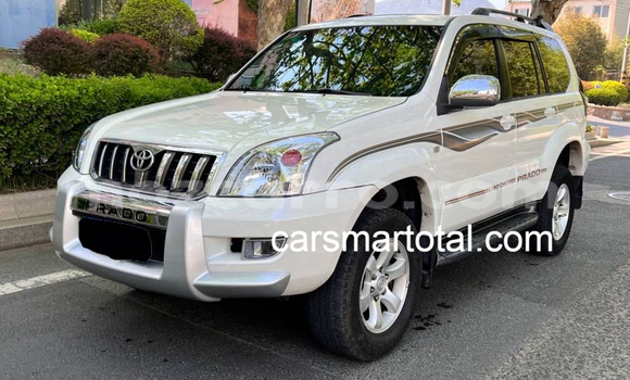 Nunua Ilio tumika Toyota Prado Nyeupe Gari ndani ya Nzuri vista nchini Maputo