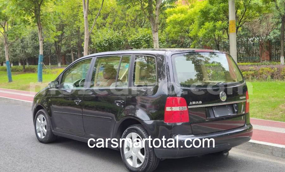 Comprar Usado Volkswagen Touran Prata Carro em Maputo em Maputo Comprar Usado Volkswagen Touran Prata Carro em Maputo em Maputo