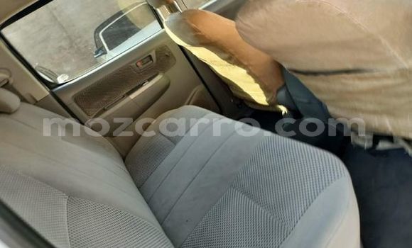 Nunua Ilio tumika Toyota Hilux Nyeupe Gari ndani ya Maputo nchini Maputo Nunua Ilio tumika Toyota Hilux Nyeupe Gari ndani ya Maputo nchini Maputo
