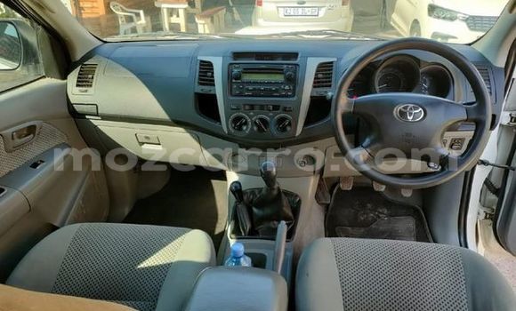 Nunua Ilio tumika Toyota Hilux Nyeupe Gari ndani ya Maputo nchini Maputo Nunua Ilio tumika Toyota Hilux Nyeupe Gari ndani ya Maputo nchini Maputo