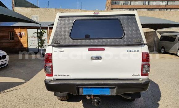 Nunua Ilio tumika Toyota Hilux Nyeupe Gari ndani ya Maputo nchini Maputo Nunua Ilio tumika Toyota Hilux Nyeupe Gari ndani ya Maputo nchini Maputo