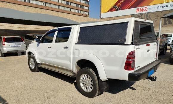 Nunua Ilio tumika Toyota Hilux Nyeupe Gari ndani ya Maputo nchini Maputo Nunua Ilio tumika Toyota Hilux Nyeupe Gari ndani ya Maputo nchini Maputo