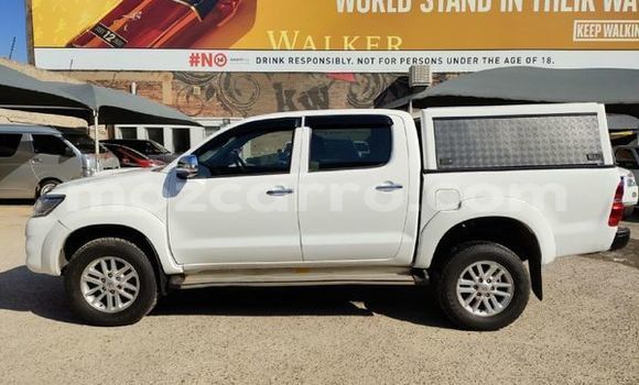 Nunua Ilio tumika Toyota Hilux Nyeupe Gari ndani ya Maputo nchini Maputo Nunua Ilio tumika Toyota Hilux Nyeupe Gari ndani ya Maputo nchini Maputo