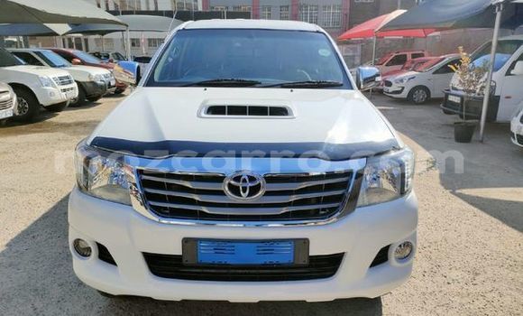 Nunua Ilio tumika Toyota Hilux Nyeupe Gari ndani ya Maputo nchini Maputo Nunua Ilio tumika Toyota Hilux Nyeupe Gari ndani ya Maputo nchini Maputo